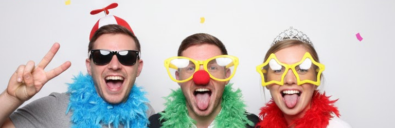 Gäste vor der Mille Fotobox Hannover